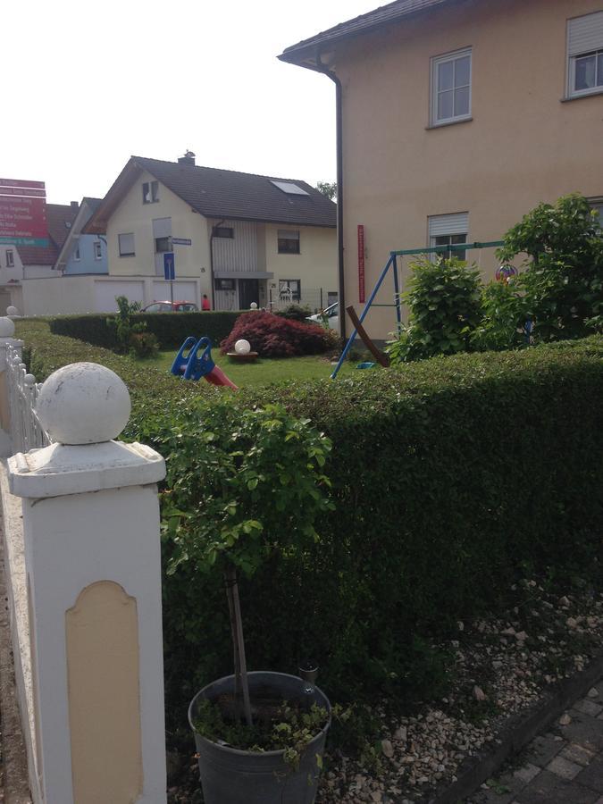 Gaestehaus Tante Tienchen 7 Minuten Zu Fuss Zum Europa Park , Plus Kostenloses Parkplatzticket Rulantica ,Alle Unsere Suiten Haben Einen Balkon Руст Екстер'єр фото