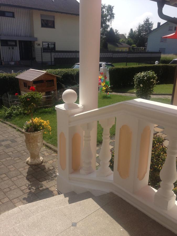 Gaestehaus Tante Tienchen 7 Minuten Zu Fuss Zum Europa Park , Plus Kostenloses Parkplatzticket Rulantica ,Alle Unsere Suiten Haben Einen Balkon Руст Екстер'єр фото